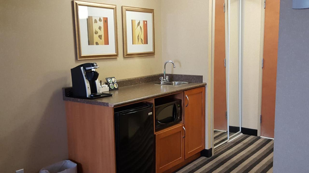 Days Inn & Suites By Wyndham Edmonton Airport Leduc Εξωτερικό φωτογραφία